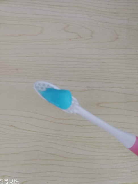 中華和黑人美白牙膏哪個(gè)好 三個(gè)國(guó)內(nèi)熱門美白牙膏對(duì)比評(píng)測(cè)