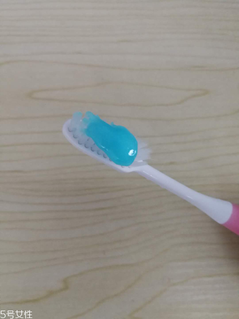 中華和黑人美白牙膏哪個(gè)好 三個(gè)國(guó)內(nèi)熱門美白牙膏對(duì)比評(píng)測(cè)