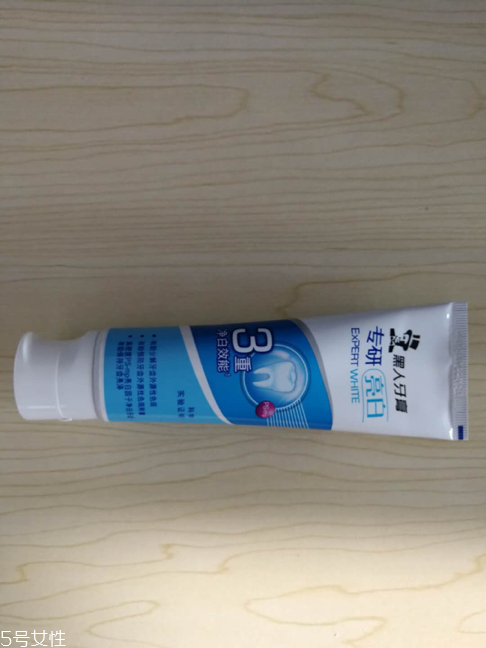 中華和黑人美白牙膏哪個(gè)好 三個(gè)國(guó)內(nèi)熱門美白牙膏對(duì)比評(píng)測(cè)