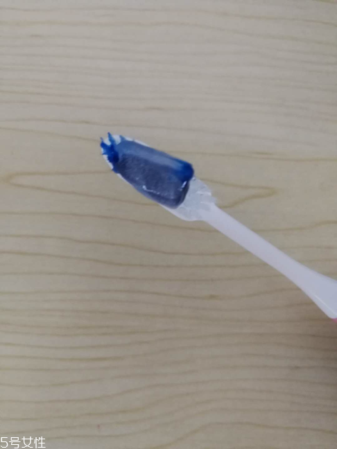 中華和黑人美白牙膏哪個(gè)好 三個(gè)國(guó)內(nèi)熱門美白牙膏對(duì)比評(píng)測(cè)