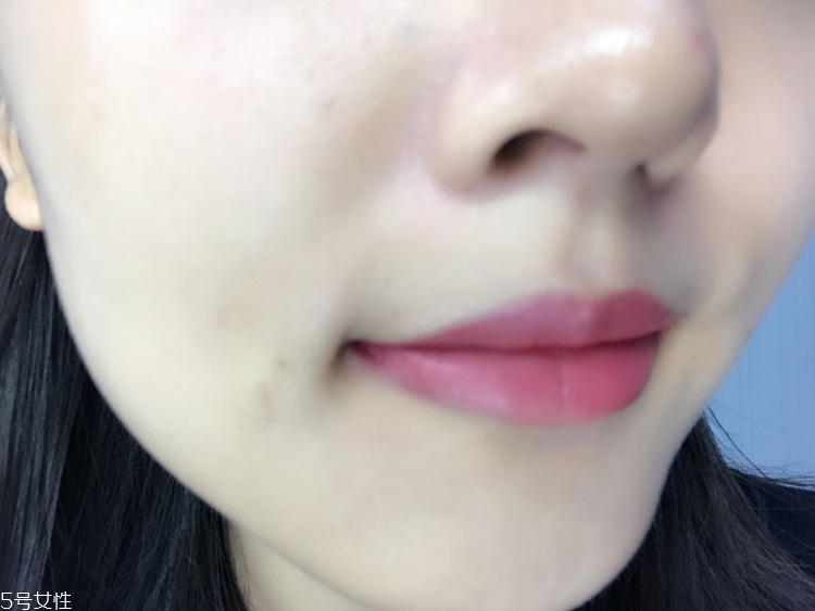 mac brick o la口紅日常嗎？mac brick o la上嘴圖