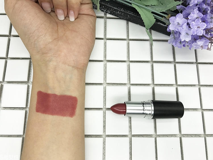 mac brick o la口紅日常嗎？mac brick o la上嘴圖