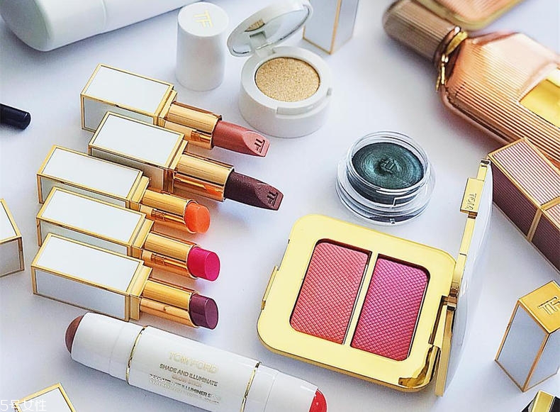 藍(lán)色眼影哪個(gè)牌子好 藍(lán)色眼影2018新品盤(pán)點(diǎn)