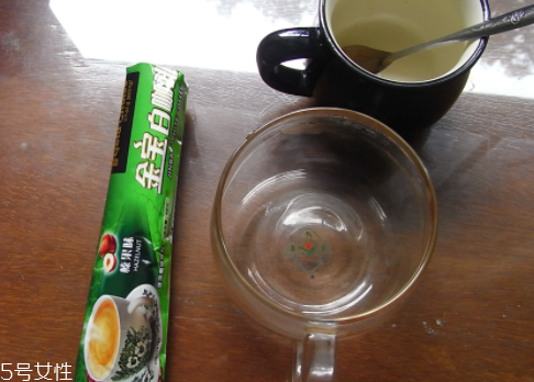 白咖啡是什么顏色？白咖啡是白色嗎？