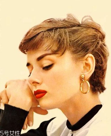 耳環(huán)可以修飾臉型嗎？耳環(huán)修飾臉型技巧