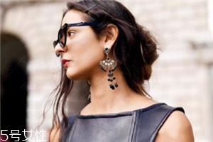 耳環(huán)怎么取下來？耳環(huán)摘取方法