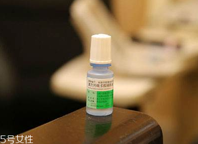 眼藥水滴眼睛有點刺痛 眼藥水滴了刺痛正常嗎？