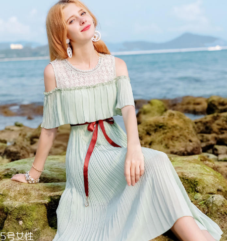 夏天穿什么樣的百褶裙好看？夏天適合穿什么百褶裙