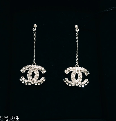 耳環(huán)一般多少克一對(duì)？耳環(huán)常見(jiàn)克數(shù)