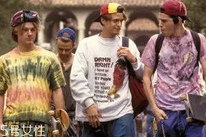 嘻哈風(fēng)格服裝怎么搭？如何穿出復(fù)古嘻哈風(fēng)