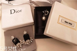 耳環(huán)掉進(jìn)洗臉池里怎么辦？耳環(huán)掉洗臉池怎么處理