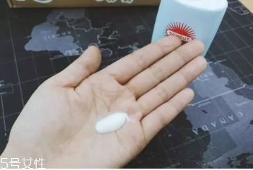 高絲suncut藍瓶防曬霜是物理防曬嗎？會不會搓泥