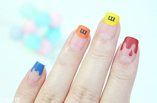 mm豆美甲怎么做？指甲上mm豆美甲教程