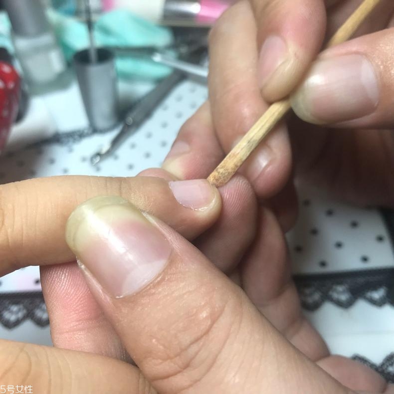 短指甲怎么上色？短指甲上色詳細步驟