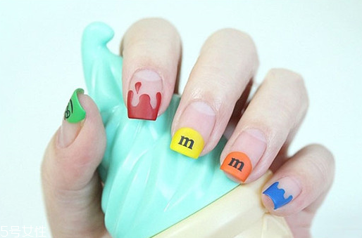 mm豆美甲怎么做？指甲上mm豆美甲教程