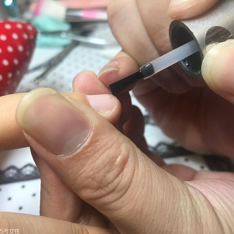 短指甲怎么上色？短指甲上色詳細步驟