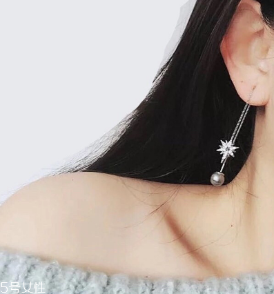 耳環(huán)后面的扣怎么戴？耳環(huán)后面的扣戴法