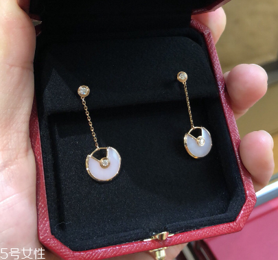 耳環(huán)買黃金還是鉑金？耳環(huán)黃金和鉑金哪個好