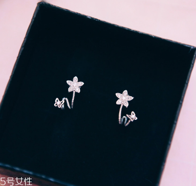 耳釘可以用鹽水消毒嗎？耳釘用鹽水消毒有用嗎