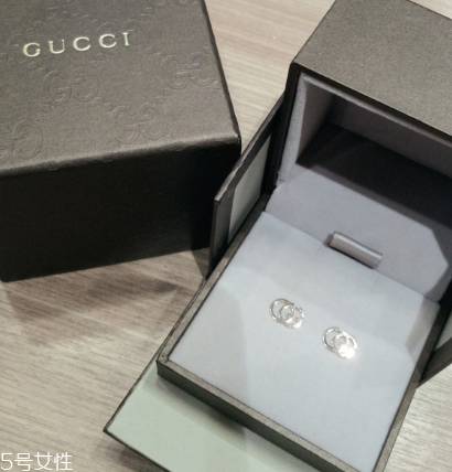 耳釘可以用白酒消毒嗎？耳釘用白酒消毒有用嗎