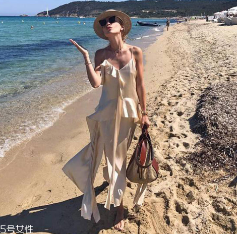 吊帶怎么搭配？吊帶搭配圖片