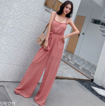 吊帶怎么搭配？吊帶搭配圖片