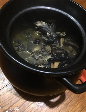 烏雞是公雞好還是母雞好？烏雞買公雞還是母雞？