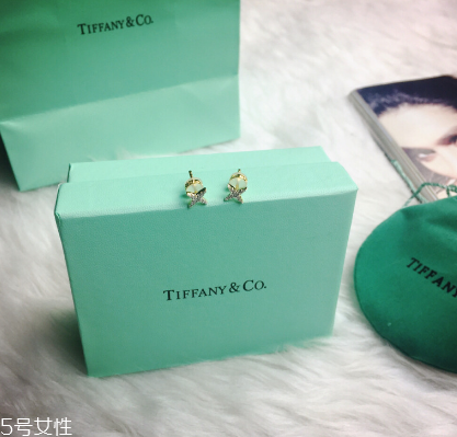 耳釘要經(jīng)常拿下來嗎？耳釘需要經(jīng)常取下來嗎