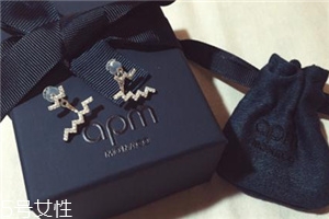 耳釘有血跡怎么清洗？耳釘上的血跡用什么洗？