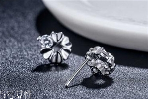 耳釘什么材質(zhì)的好？耳釘買什么材質(zhì)好？