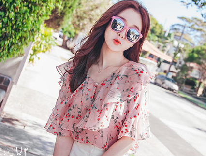 碎花襯衫怎么搭配？碎花襯衫搭配圖片