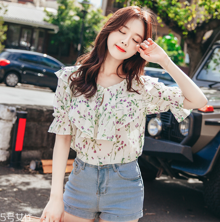 碎花襯衫怎么搭配？碎花襯衫搭配圖片