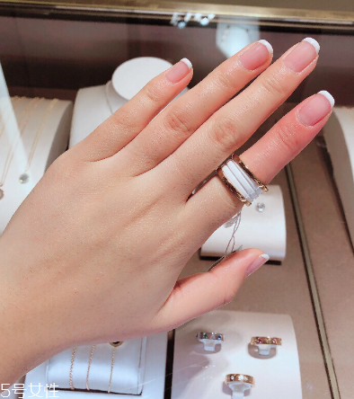 寶格麗陶瓷戒指是什么材質(zhì)？寶格麗陶瓷戒指材質(zhì)介紹