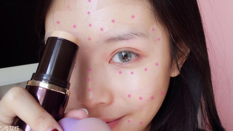 曬傷復(fù)古妝怎么簡(jiǎn)單畫 自然妝演繹別樣風(fēng)情