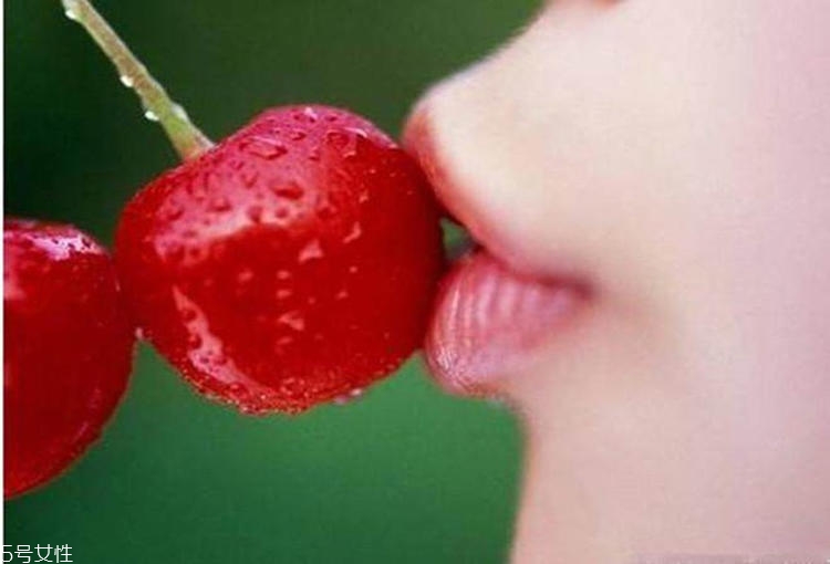 曬傷復(fù)古妝怎么簡(jiǎn)單畫 自然妝演繹別樣風(fēng)情