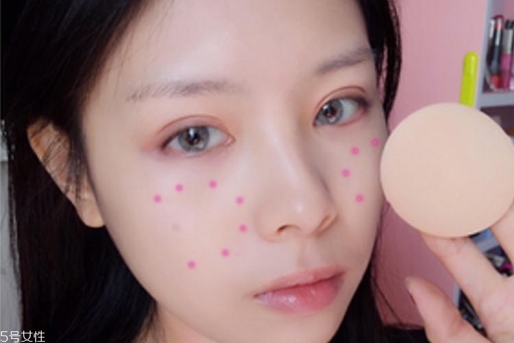 曬傷復(fù)古妝怎么簡(jiǎn)單畫 自然妝演繹別樣風(fēng)情