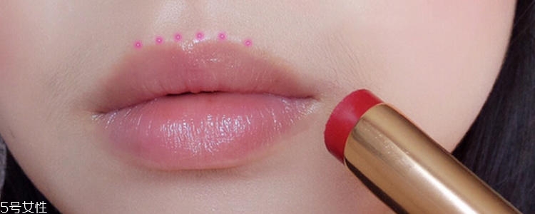 曬傷復(fù)古妝怎么簡(jiǎn)單畫 自然妝演繹別樣風(fēng)情