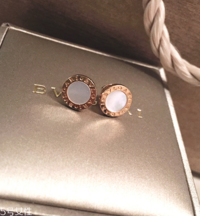 耳釘一般多少克？耳釘一對是多少克？