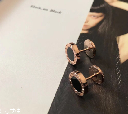 耳釘一般多少克？耳釘一對是多少克？