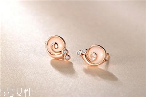 耳釘一般多少克？耳釘一對是多少克？