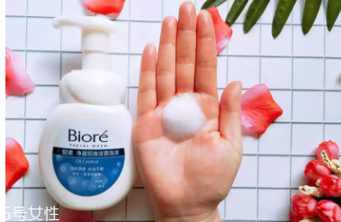 碧柔和洗顏?？颇膫€好 碧柔和洗顏專科洗面奶對比評測