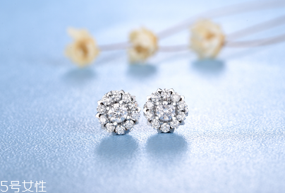 耳釘扣太緊怎么辦？耳釘扣太緊怎么取下來(lái)？