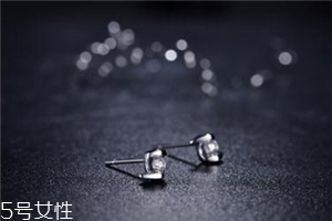 耳釘扣太緊怎么辦？耳釘扣太緊怎么取下來(lái)？