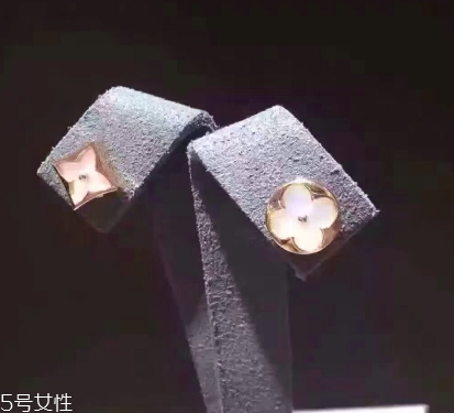 耳釘穿不過去怎么辦？耳釘卡在中間怎么處理？