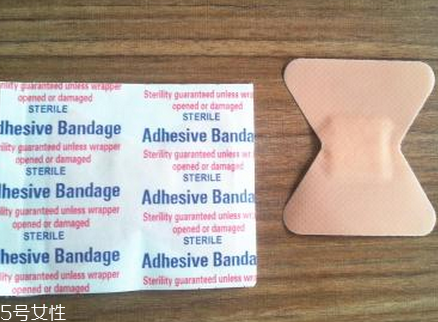 創(chuàng)可貼可以貼痘痘嗎？創(chuàng)可貼貼痘痘好嗎？