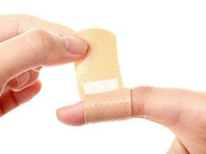 創(chuàng)可貼可以貼痘痘嗎？創(chuàng)可貼貼痘痘好嗎？