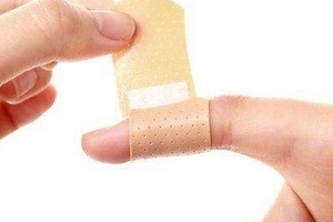 創(chuàng)可貼可以貼一晚上嗎？睡覺貼創(chuàng)可貼好嗎？