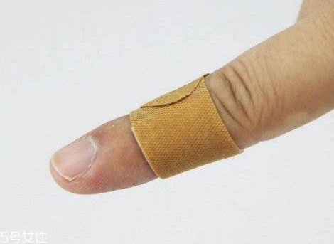 創(chuàng)可貼可以貼一晚上嗎？睡覺貼創(chuàng)可貼好嗎？