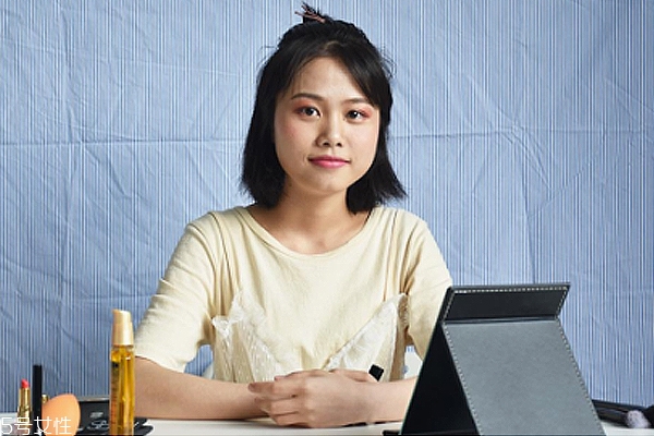 夏季約會(huì)甜美妝教程 甜美妝容化妝步驟帶圖 夏季約會(huì)甜美妝教程 甜美妝容化妝步驟帶圖