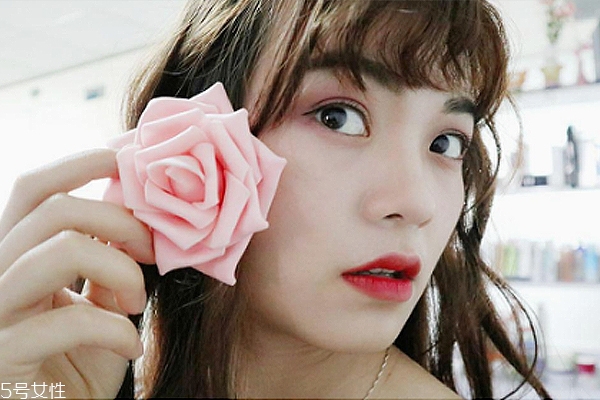 旅游畫(huà)什么妝容比較好 4個(gè)步驟美美出游